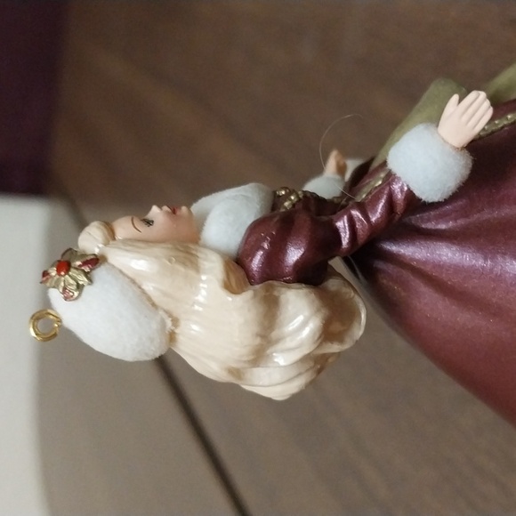 Hallmark Holiday Barbie Collectors ornament - Picture 3 of 4